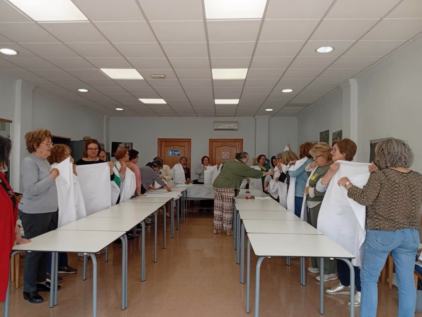 Taller de costura dedicado al traje típico almeriense en Antas