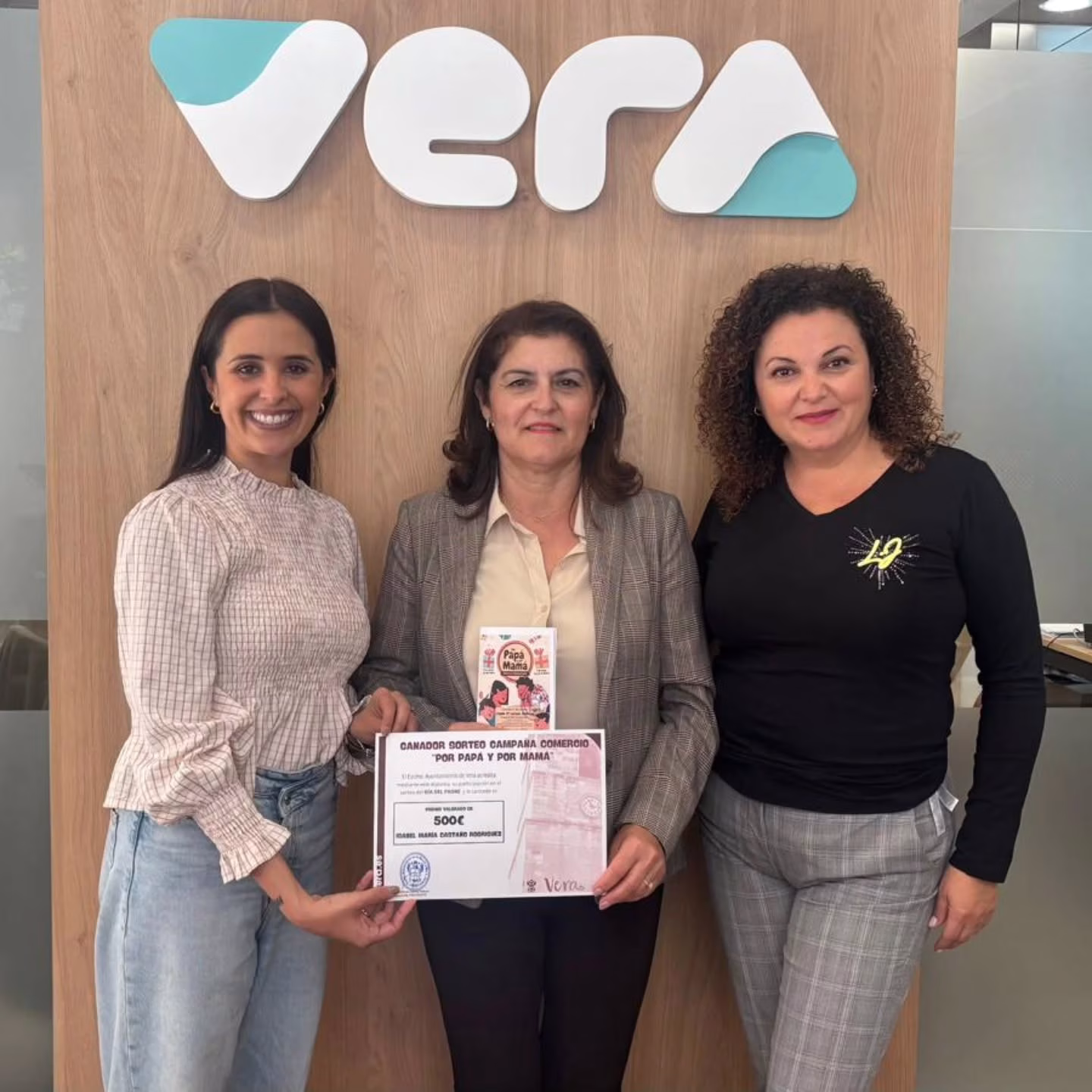 Concurso "Por mamá, compra en el comercio local" en Vera