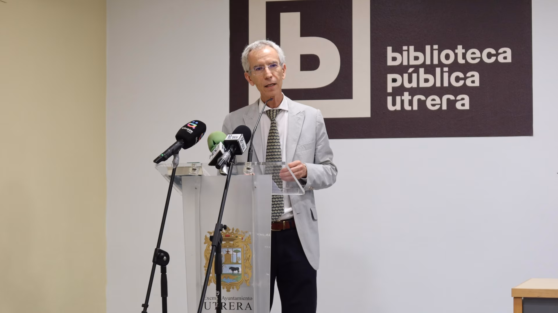 Jornada de lectura continuada por el Día Internacional del Libro en Utrera