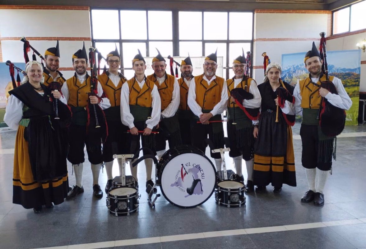 Actuación de Banda de Gaitas Centro Asturiano en Oviedo