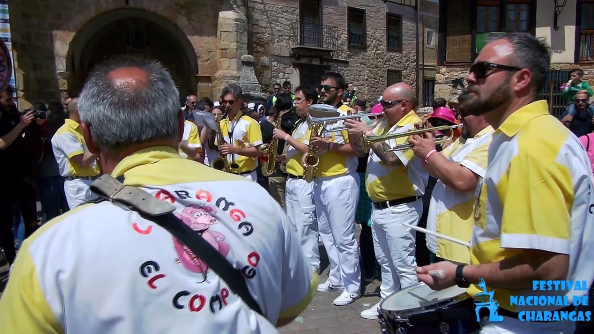 Actuación de la Charanga EL COMPANGO (Fiestas de San Mateo) en Oviedo