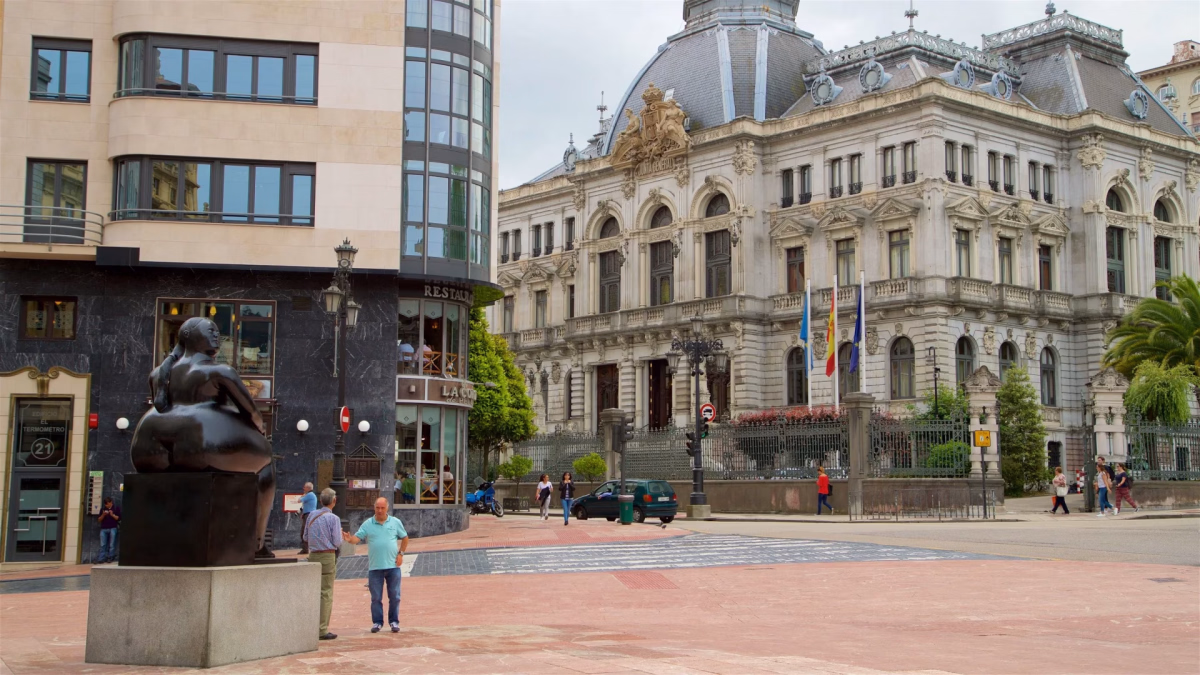 Actuación y Pasacalles de la Charanga FANFARRIA EL FELECHU en Oviedo