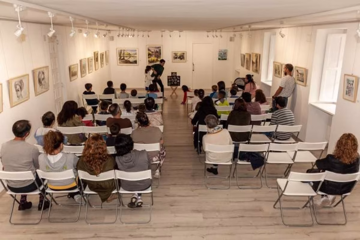Animais artistas e outras cousiñas - Iván Davila en Muros