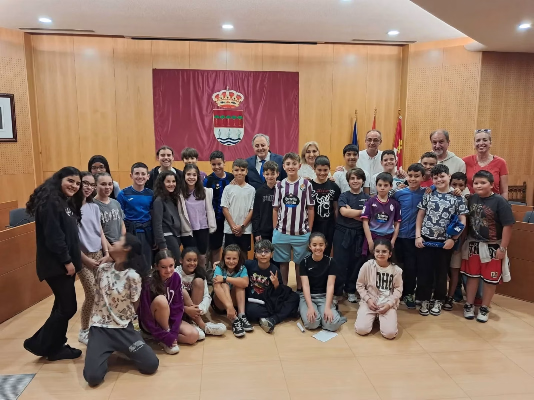 Visita de alumnos del CEIP Miguel Hernández al Ayuntamiento en Laguna de Duero