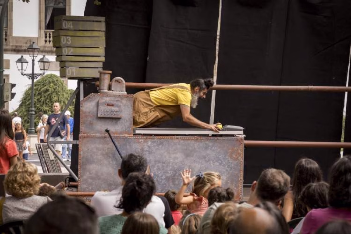 ENREDOS - A VELA CIRCO en Betanzos
