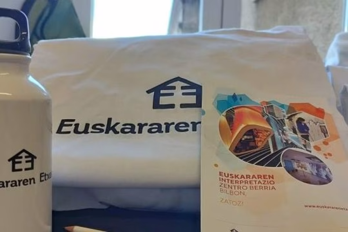 "Euskararen Etxea, plazara" en Bilbao