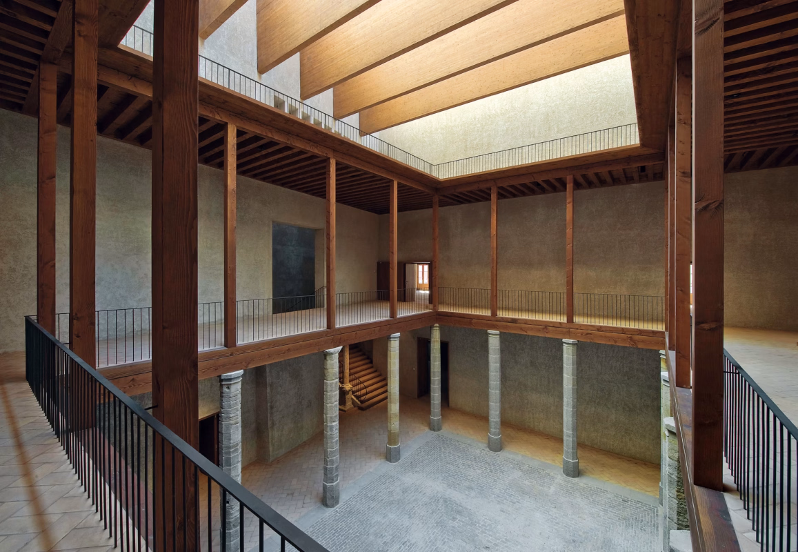 Exposición de la Escuela de los Encuentros 2026 en Pamplona