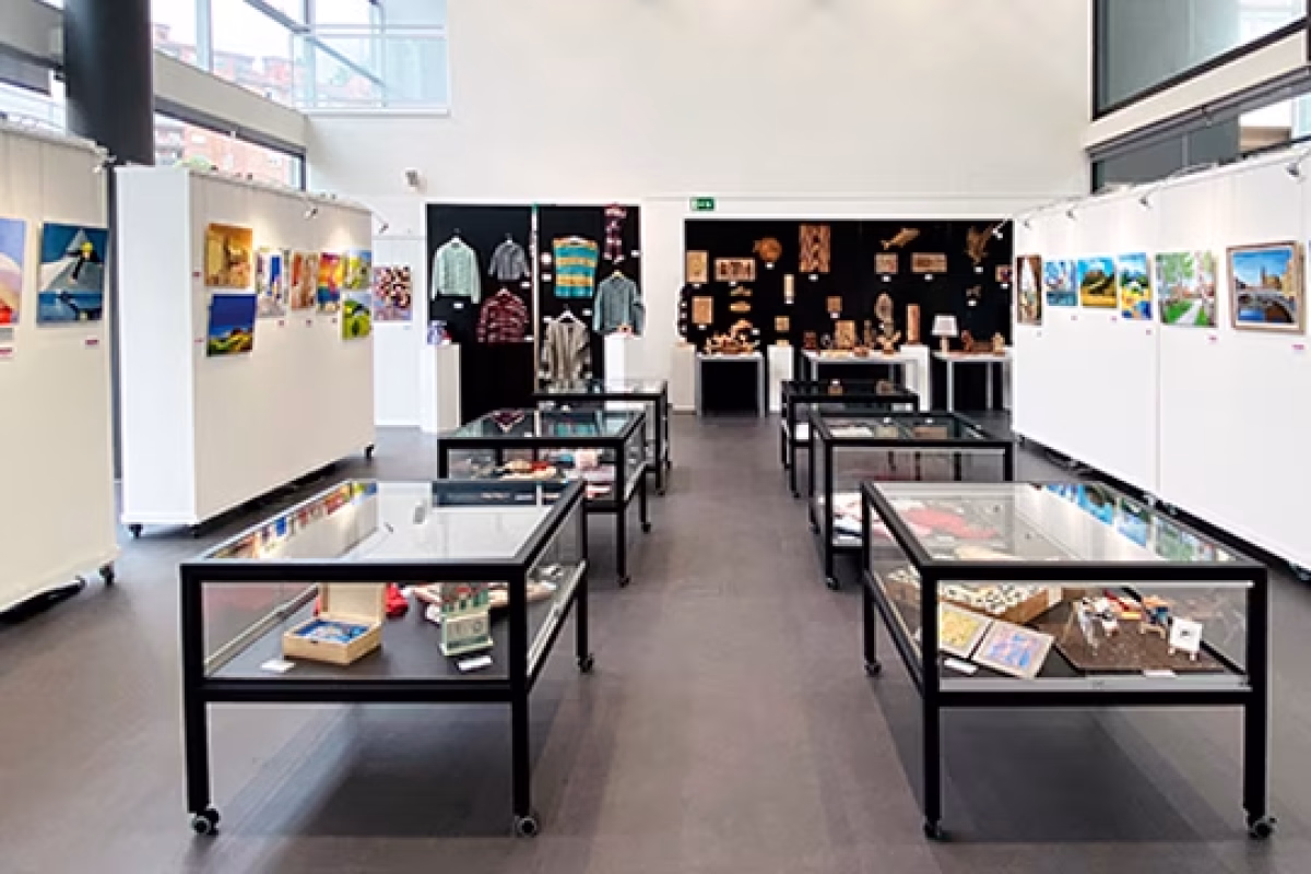 Exposición talleres arte y artesanía de Leioa en Leioa
