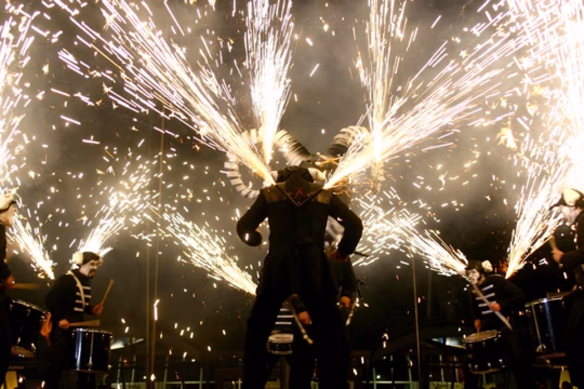 Fiestas de Ermua 2026: Deabru Beltzak: "Les Tambours de Feu" en Ermua