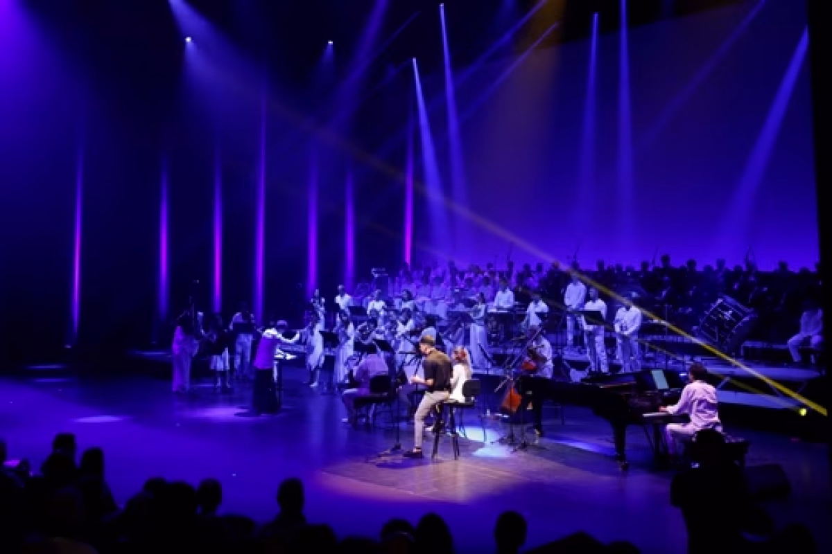 Fiestas de La Blanca 2026 en Vitoria-Gasteiz: "Bizi den hotsa", con Iñaki PalaciosIñigo Etxezarreta, Mikel Urdangarin, Karmele Jaio, Alan Doherty y Goiatz Dutto en Vitoria-Gasteiz