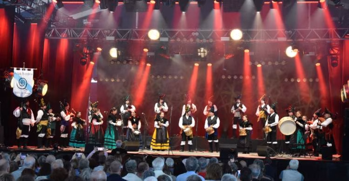 GRUPO DE GAITAS QUEIROA - ASOCIACION DE MÚSICA E DANZA TRADICIONAL QUEIROA en Cabana de Bergantiños