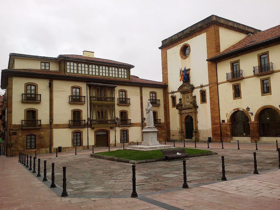Lunes de ruta. Un paseo literario por Oviedo en Oviedo