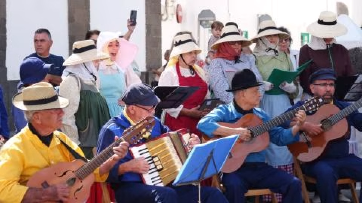 Manifestación folclórica (música, danza y ofrenda floral) - Parranda Marinera de Buches en Yaiza