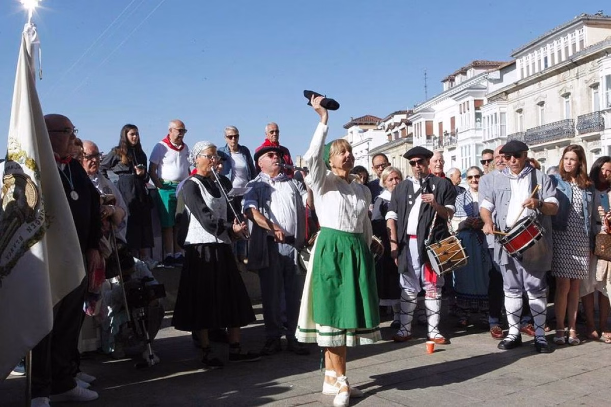 Paseíllo de Blusas y Neskas (Propuesta de Recorrido Único) en Vitoria-Gasteiz