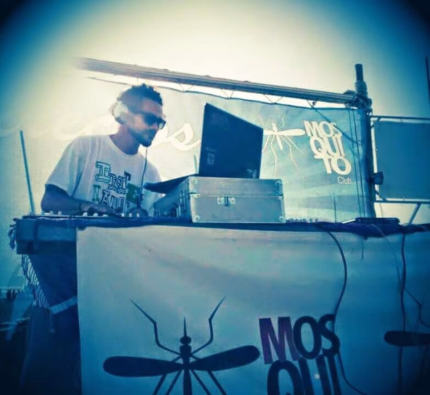 Sesión de DJ Simons en Plaza Porlier en Oviedo