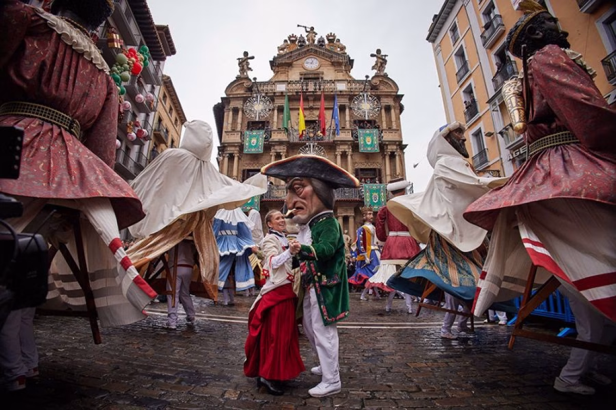 Suakai y la Comparsa en Pamplona