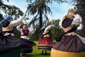Actuación de Asoc. de baile y danza tradicional Filandón