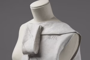 "CRISTÓBAL BALENCIAGA: TÉCNICA, MATERIA Y FORMA"