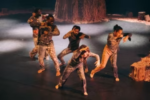 Espectacle "Combat des lianes" (El combat de les lianes), a càrrec de Zora Snake