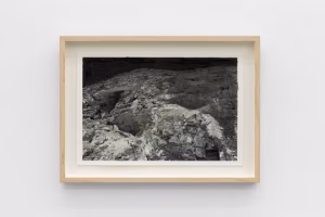 "Gravas y arenas. Áridos y otros terrenos recientes", exposición de Lara Almarcegui