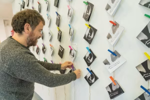 La exposición "AHT vs AHT" de Asier Gogortza en el Caserío Museo Igartubeiti