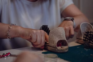 Taller de alpargatas - Biblioteca Gloria Fuertes