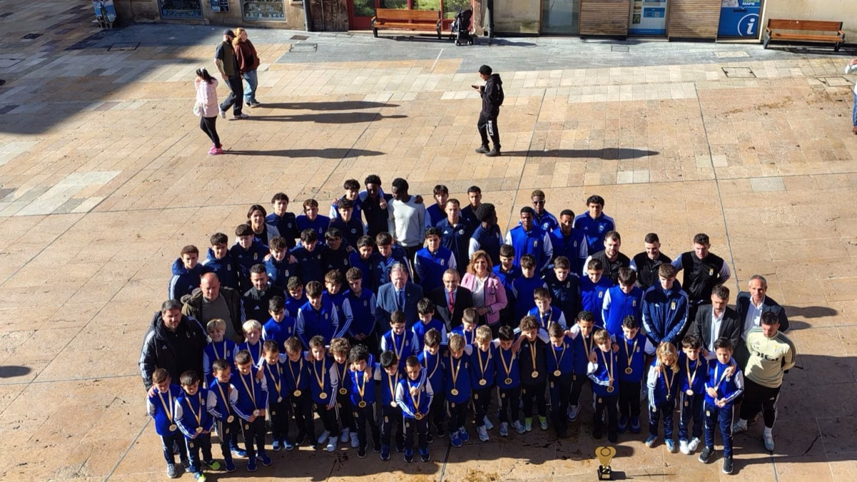 Recepción a los equipos Campeones oro de la XX Oviedo Cup en Oviedo