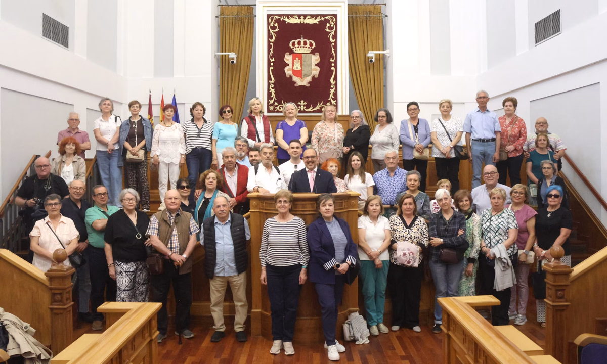 Visita de las Asociaciones de Cabanillas a las Cortes Regionales en Cabanillas del Campo