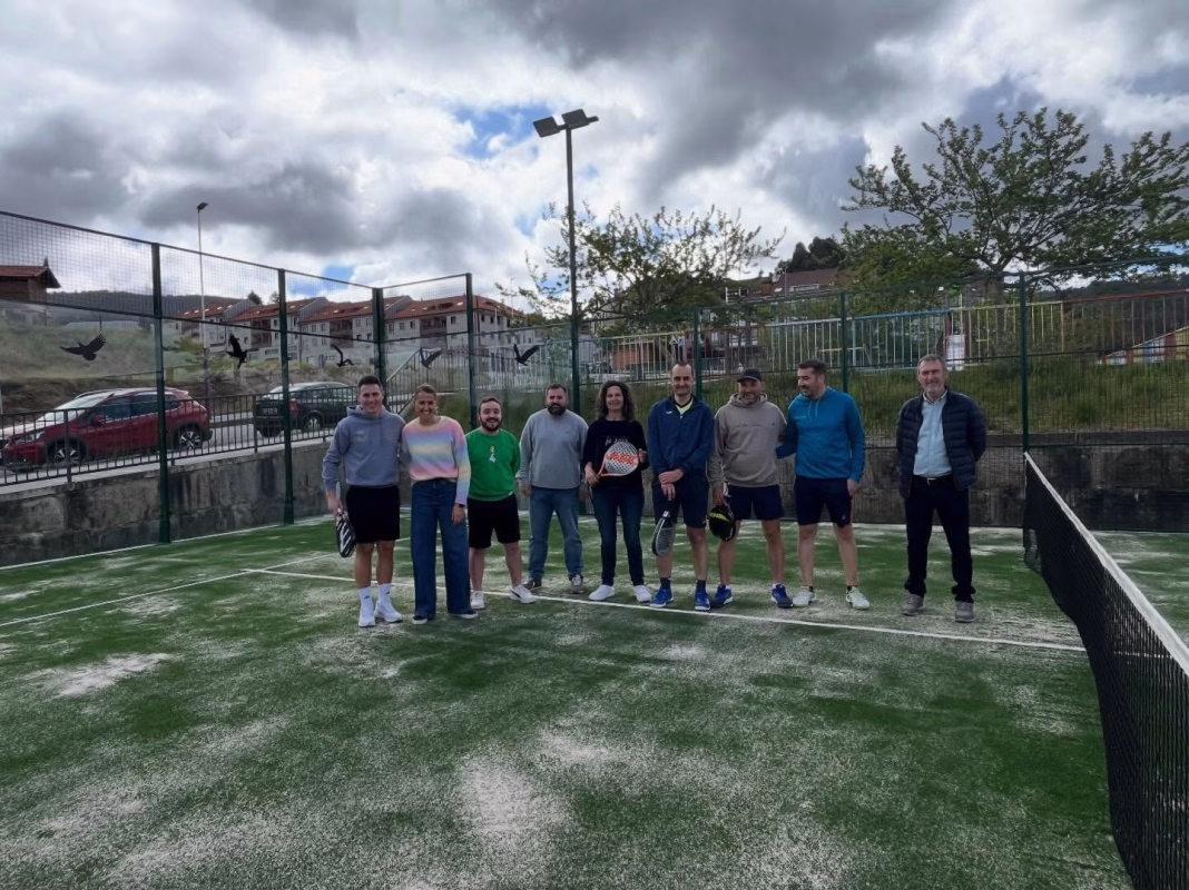 Estrea da nova pista de pádel de Santo Antoniño en Barro