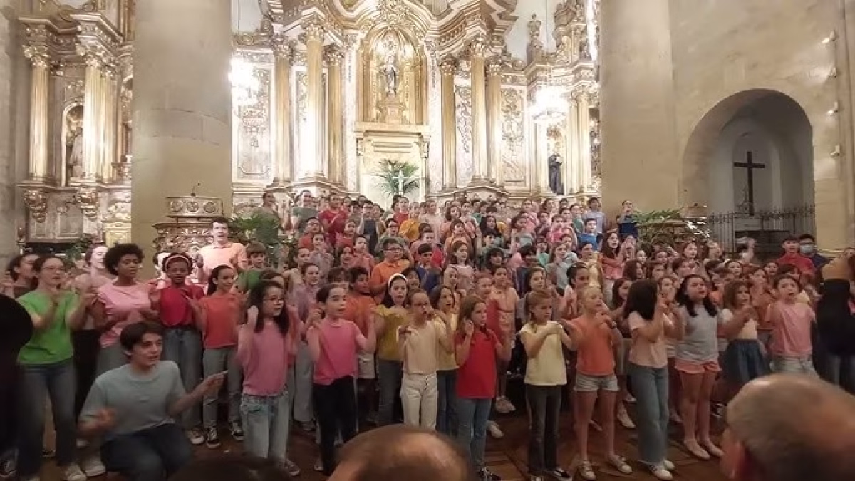 Concierto sinfónico al aire libre en el Palacio Foral en Bilbao